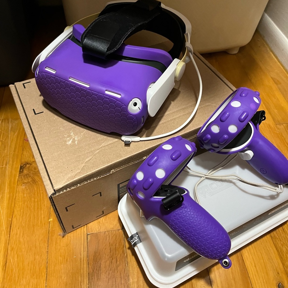 Oculus Quest 2 with accessories included - Picture 6 of 7